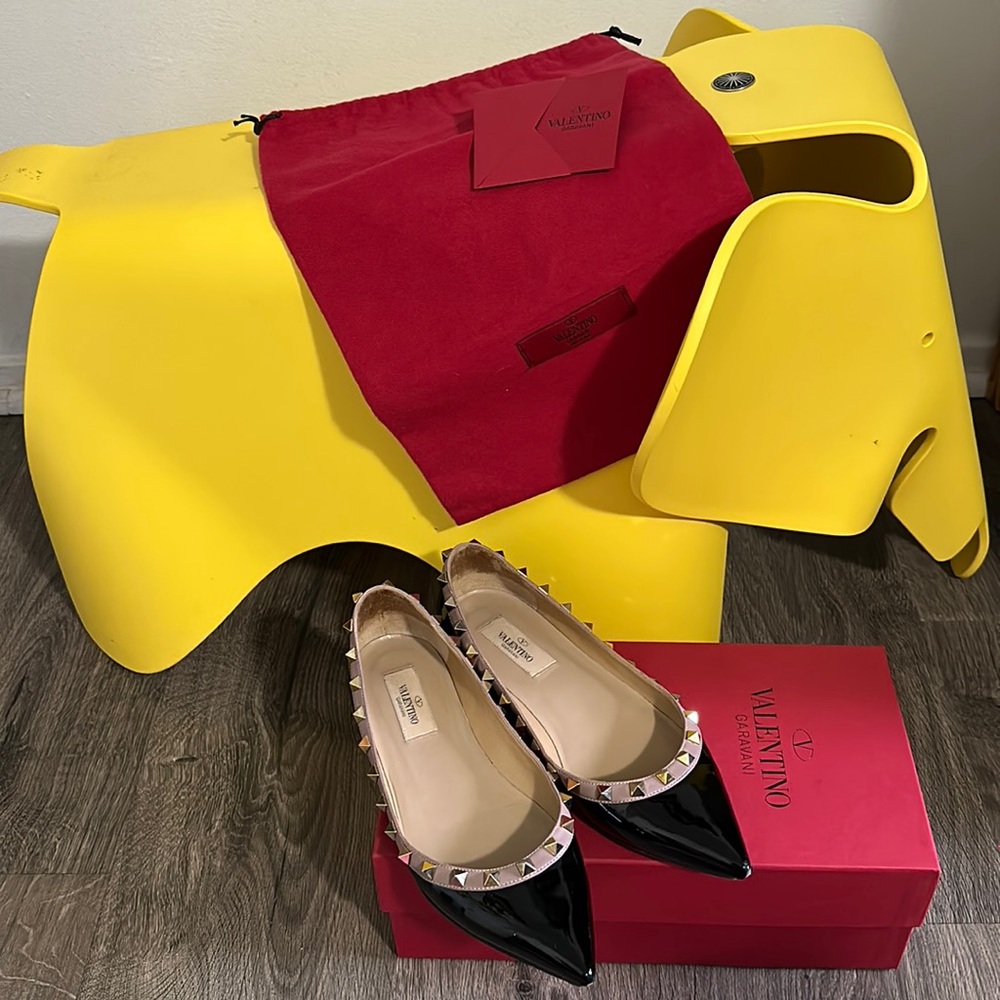 Authentic Valentino Rockstud black patent leather flats